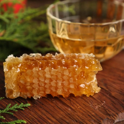 Мед в сотах Вековая пасека (В деревянной рамке)